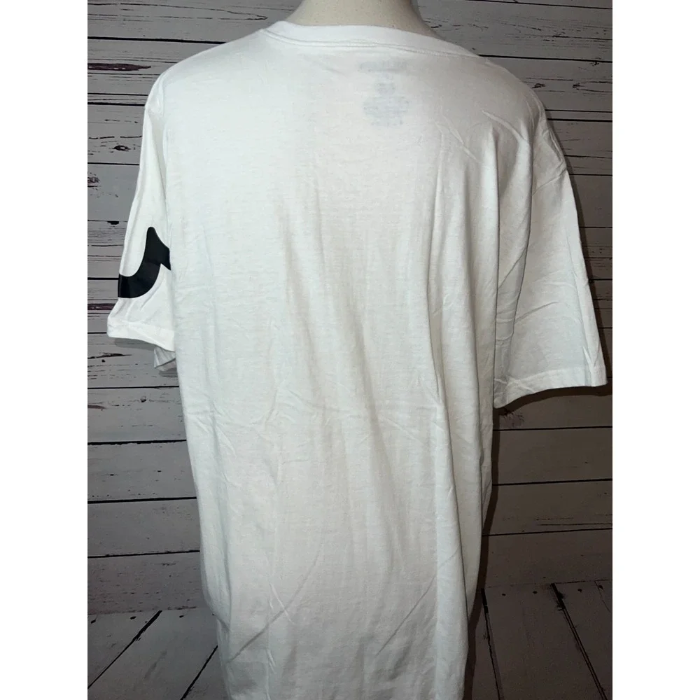 True Religion Tee Shirt Graphic White Mens Large Short‎ sleeve Vneck NWOT Black